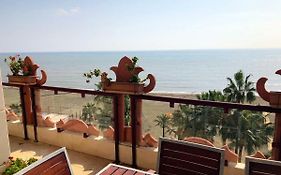 Atico-Duplex primera linea de playa en el centro de Estepona