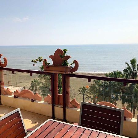Atico-Duplex primera linea de playa en el centro de Estepona Exterior foto