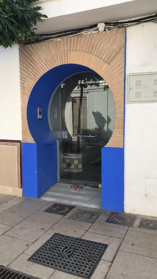 Atico-Duplex primera linea de playa en el centro de Estepona Exterior foto